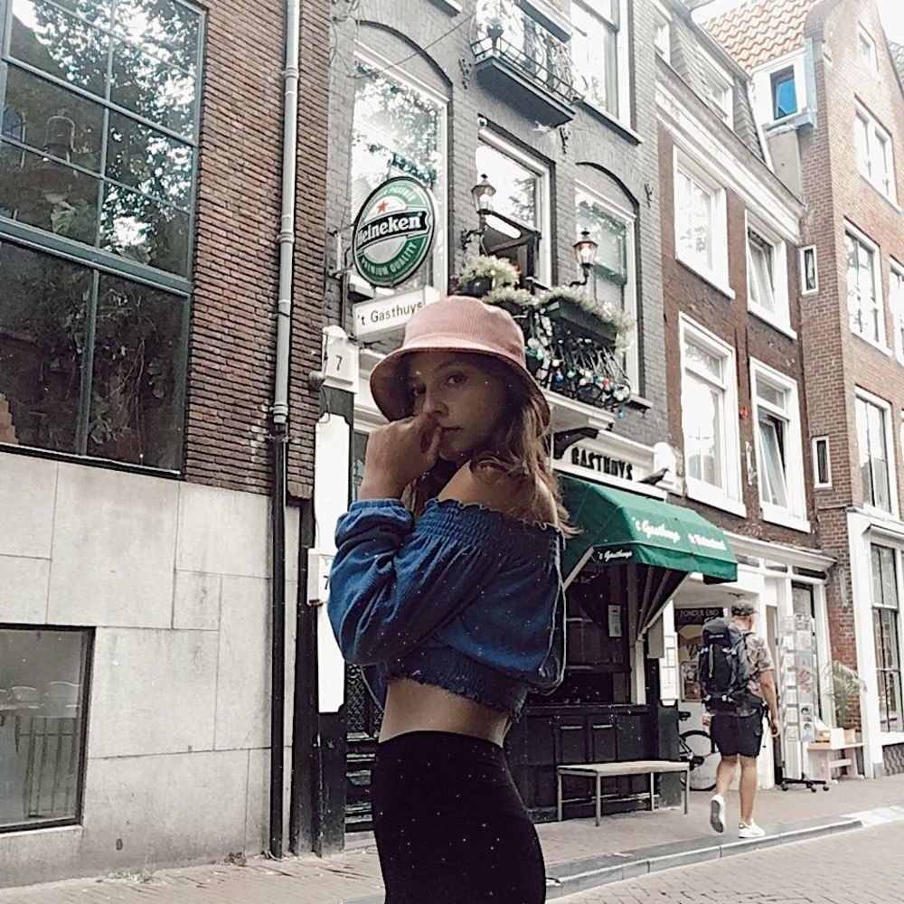 Meet your Posher, Melike